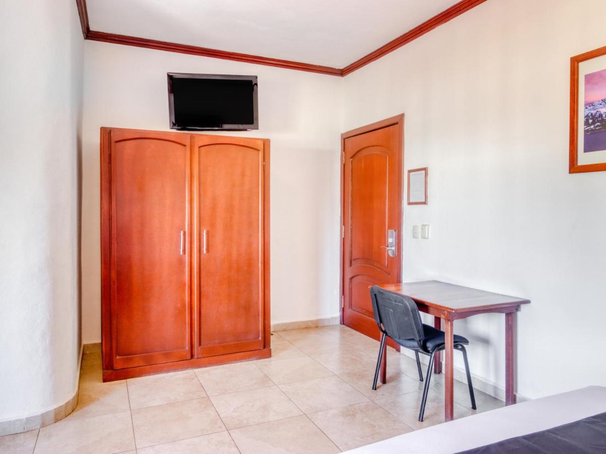 Monte Salerno Hotel & Suites Montemorelos Екстер'єр фото