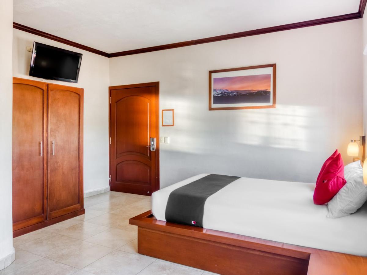 Monte Salerno Hotel & Suites Montemorelos Екстер'єр фото