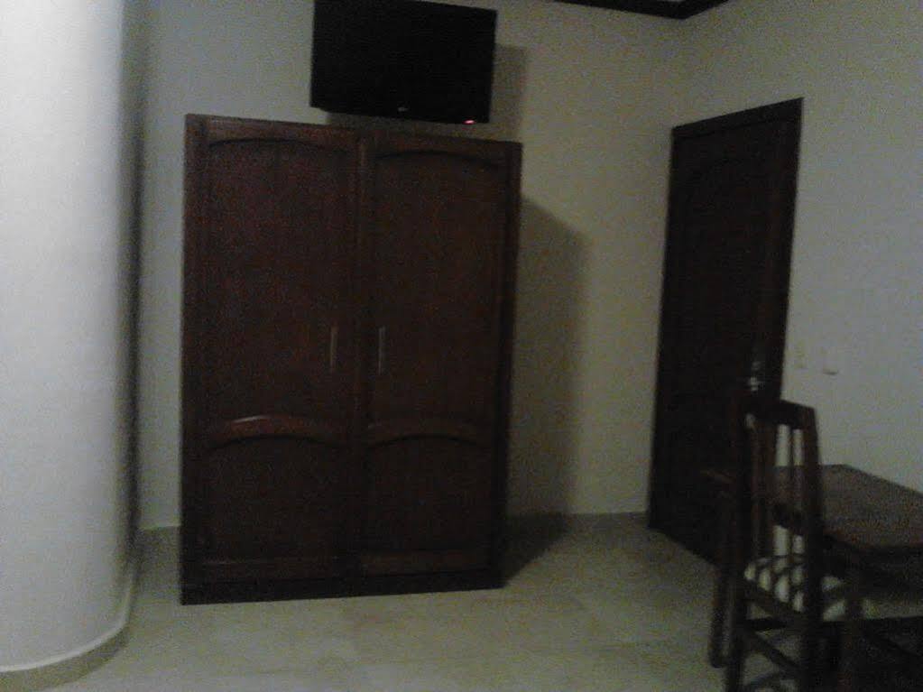 Monte Salerno Hotel & Suites Montemorelos Екстер'єр фото