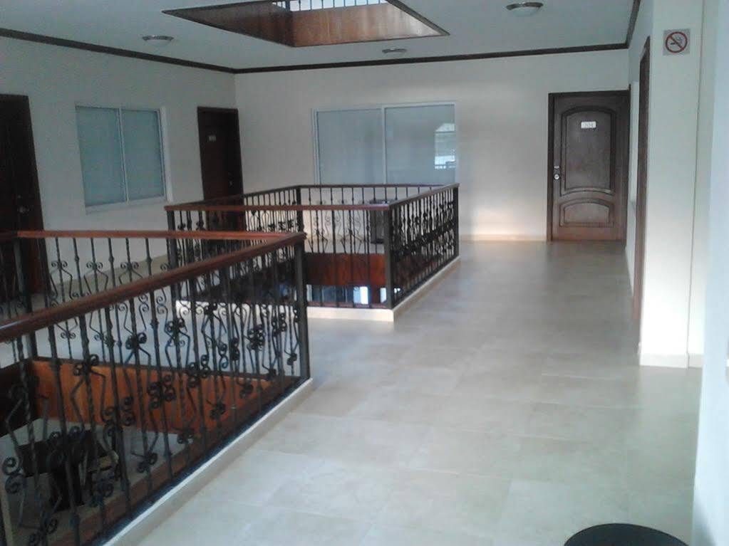 Monte Salerno Hotel & Suites Montemorelos Екстер'єр фото