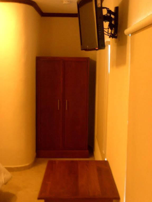 Monte Salerno Hotel & Suites Montemorelos Екстер'єр фото