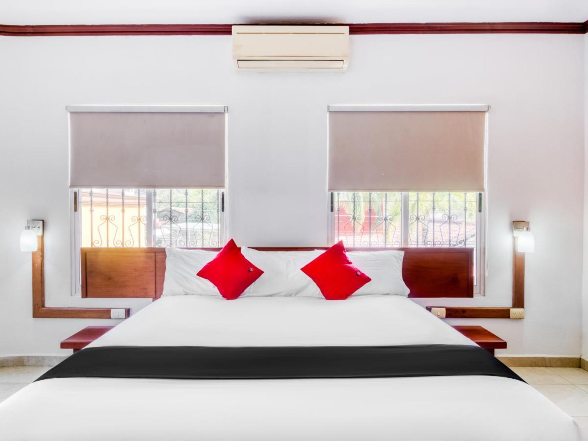 Monte Salerno Hotel & Suites Montemorelos Екстер'єр фото