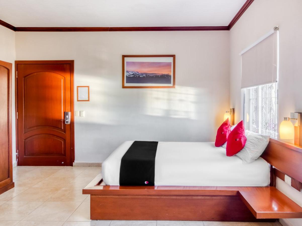 Monte Salerno Hotel & Suites Montemorelos Екстер'єр фото