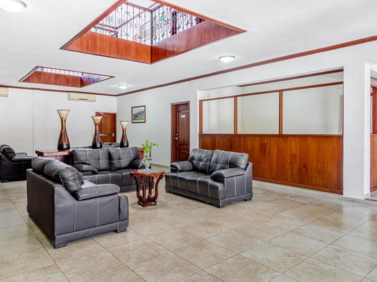 Monte Salerno Hotel & Suites Montemorelos Екстер'єр фото
